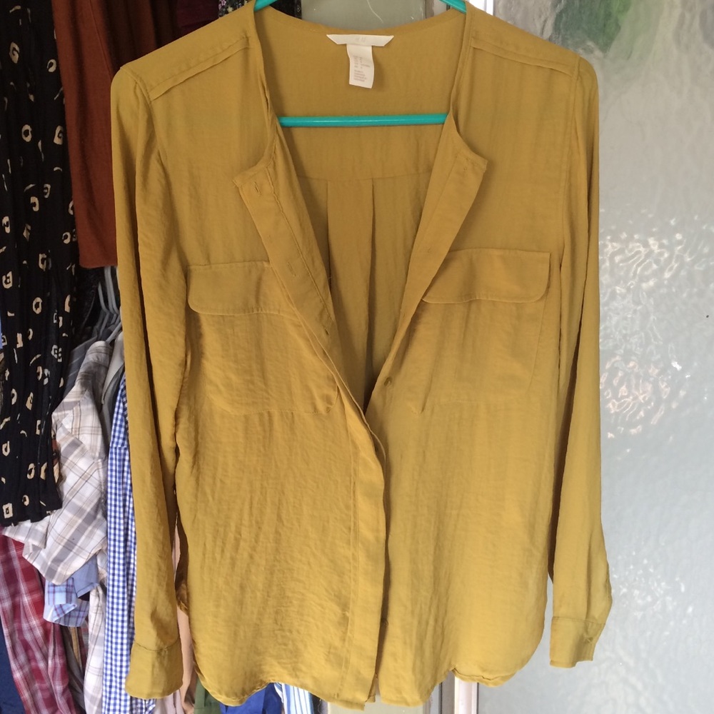 H & M silky smooth olive green buttondown
